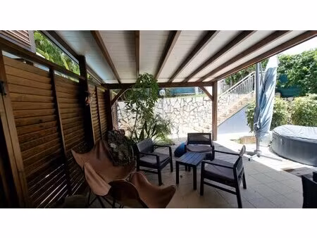 diamant. proximité bourg superbe t2 meublé et équipé avec jardinet