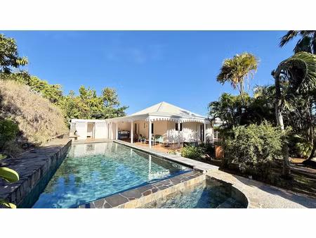 le françois / cap est : villa t4 meublée + mezzanine et pis