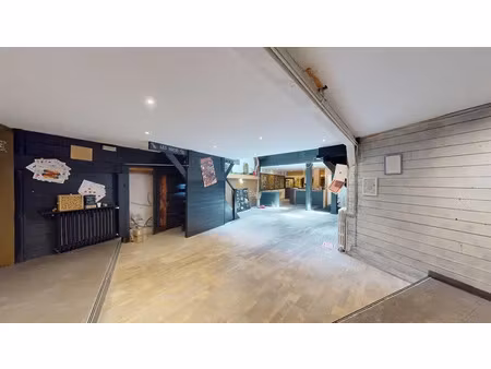 local commercial 210 m2 + appartement 70 m² t3 avec terrasse