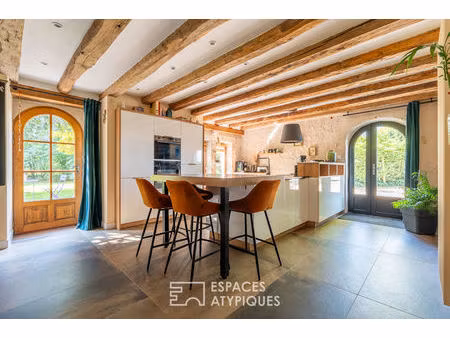 demeure rénovée et son parc arboré