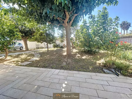 villa 3 faces de type 4 -piscine - garage - jardin