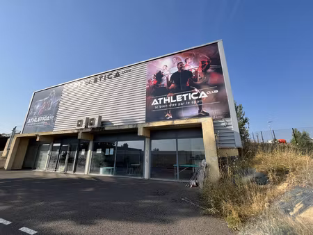 local d activite de 636 m2