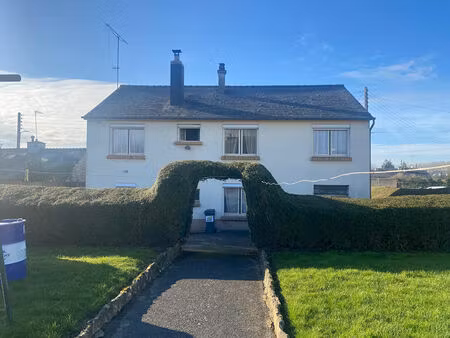 maison saint pierre la cour 6 pièce(s) 130 m2