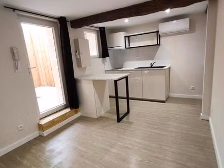 studio neuf - rdc - centre ville avec petite cour