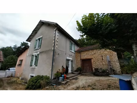 a 15 minutes de périgueux  maison avec dépendances sur 2 hec