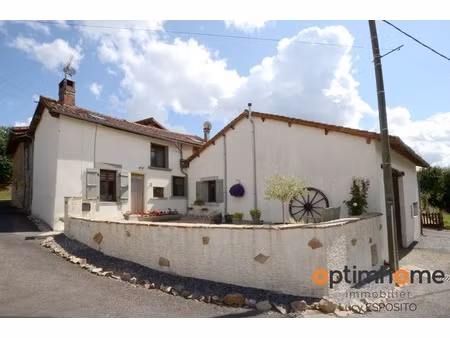 un havre enchanteur à la campagne avec grange attenante et piscine – un trésor rare   prêt