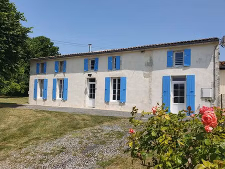 maison charentaise avec garage et jardin