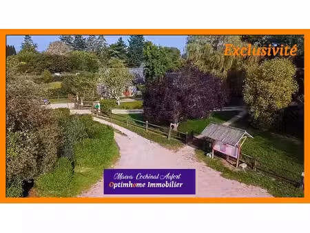 ecurie avec 3 maisons sur 4 hectares proposant de nombreuses installations (boxes  manèges
