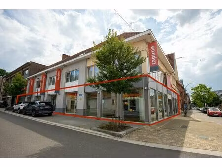 commerciële toplocatie van 694 m² op hoekligging in aarschot