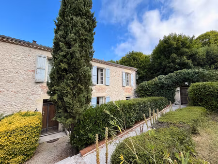 penne d'agenais  appartement t3 de 98 m² meublé situé dans une maison bourgeoise. terrasse