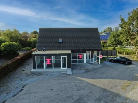 commercieel te koop in nazareth met 2 slaapkamers