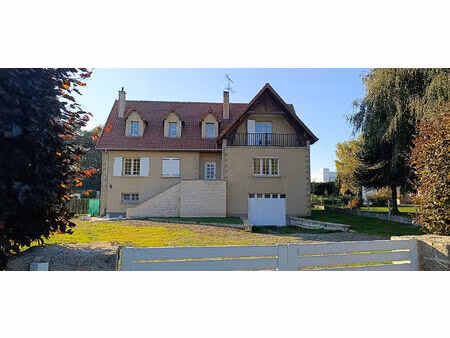 très beau pavillon  belle prestations avec poêles à granulés et poêle à bois