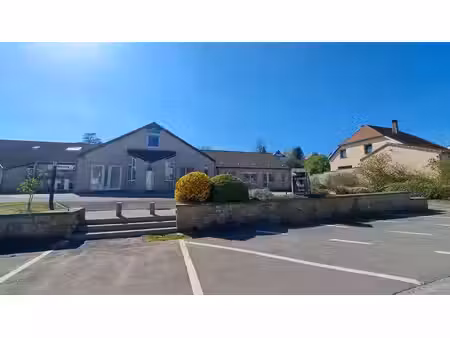 a saisir ! beaux locaux commerciaux ! loyers intéressants !