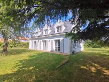 vente maison à bazoges-en-paillers (85130) : à vendre / 146m² bazoges-en-paillers