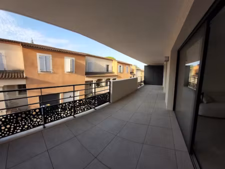 location appartement 3 pièces 64 m² à aimargues (30470)  990 €