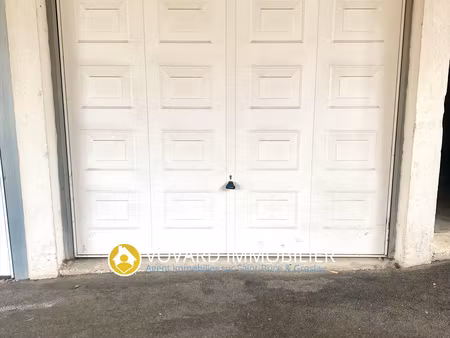 box avec belle hauteur en centre ville