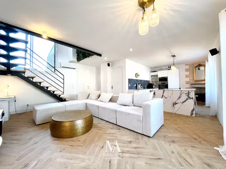 petit bijou rénové avec extérieur