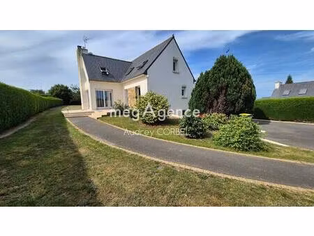 maison avec grande terrain proche de la mer