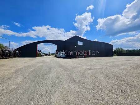 local commercial de 354 m² à aillas