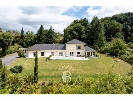 proche de pau  maison contemporaine avec vue pyrenees