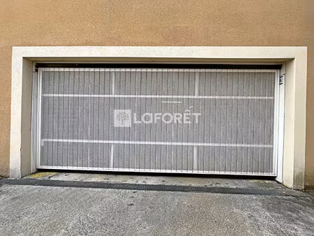 place de parking couverte