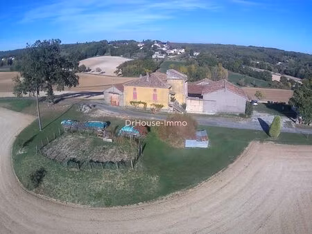 corps de ferme en pierre à restaurer avec vue imprenable à 360°.