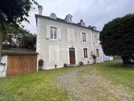 proximite immediate oloron - maison de maitre avec jardin -