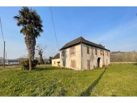 proximite oloron - ferme a renover entierement avec 4 ha de terres libres -