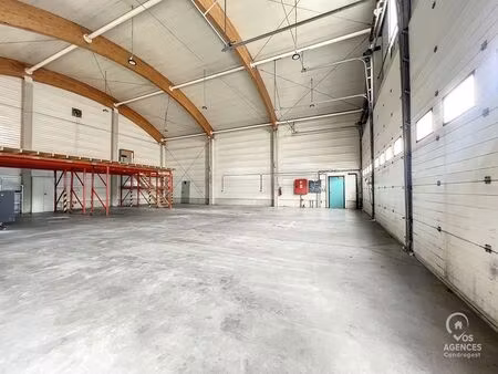 entrepôt à louer dans le zoning d'achêne