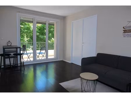 location meublée appartement 3 pièces 51 m² à ecully (69130)  1 210 €