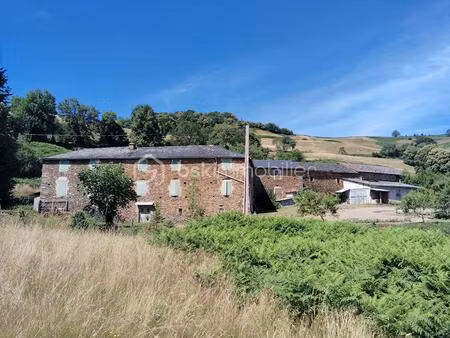 corps de ferme de 275 m² à curvalle