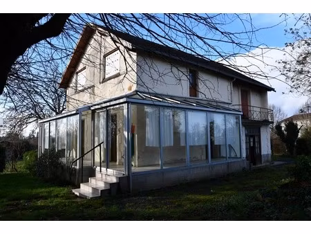 mauprévoir centre  maison sur 2 niveaux offrant plus de 90 m² habitables avec 3 chambres  