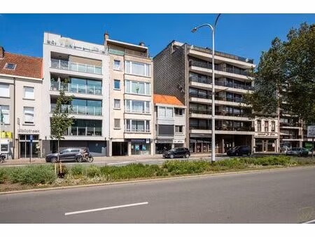 centraal gelegen appartement met 2 slaapkamers in eeklo m...