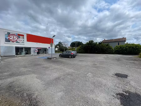 local commercial verniolle à vendre