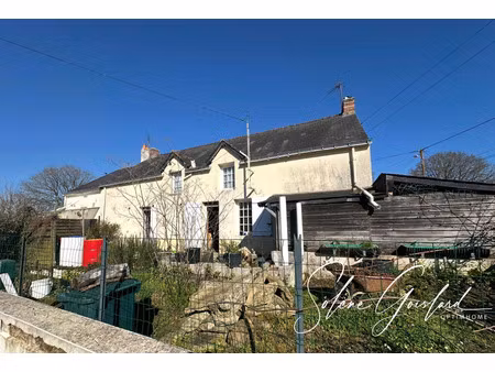 maison mitoyenne à rénover !! proche du bourg  calme