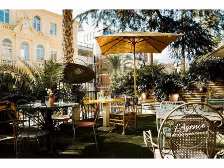 vente local commercial 5 pièces 155m2 hyères 83400 - 325000 € - surface privée