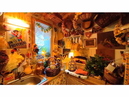 studio lumineux au coeur de la ' venise provençale '