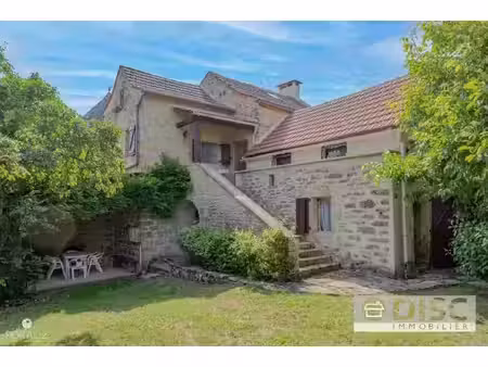 charmante maison en pierre avec jardin.