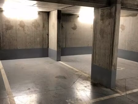 place de parking souterrain