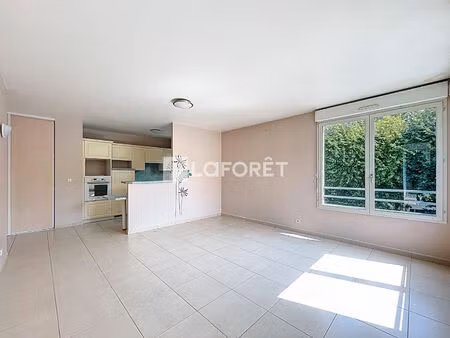 appartement luzarches 3 pièce(s) 67 m2 - 1er étage - ascenseur + box + cave