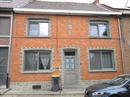 coquette maison rénovée située au calme.