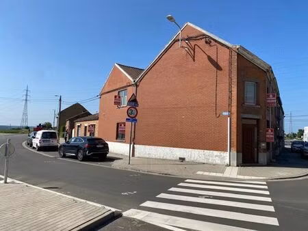 ensemble immobilier comprenant maison  garage  entrepot et j