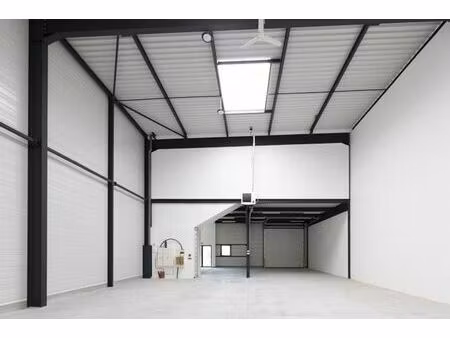 location local d'activités chanteloup en brie 1 239 m²