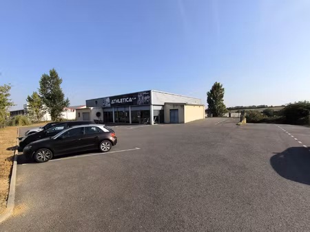 local de 643 m2 sur 2 niveaux