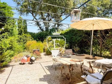 saint-tropez : charmant appartement t2 avec grand jardin au calme