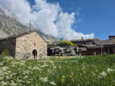 a vendre - murs commerciaux d'un refuge d'exception en savoie