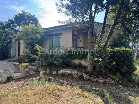 maison du 15ème  4 chambres  dépendances  mare avec source sur 7 000 m2.