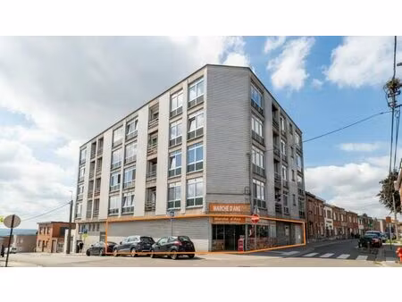 surface commerciale à vendre à rue du xv août  154 ans (vbd11701)