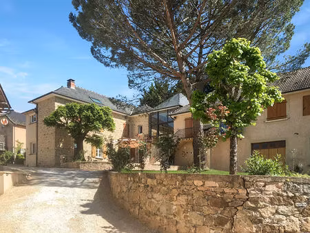 correze. proche brive-la-gaillarde. maison en pierre avec 6 chambres  un gîte de 2 chambre