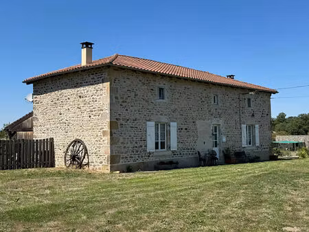 haute vienne - superbe ferme en pierre entièrement rénovée ? grandes granges et 1 5 hectar